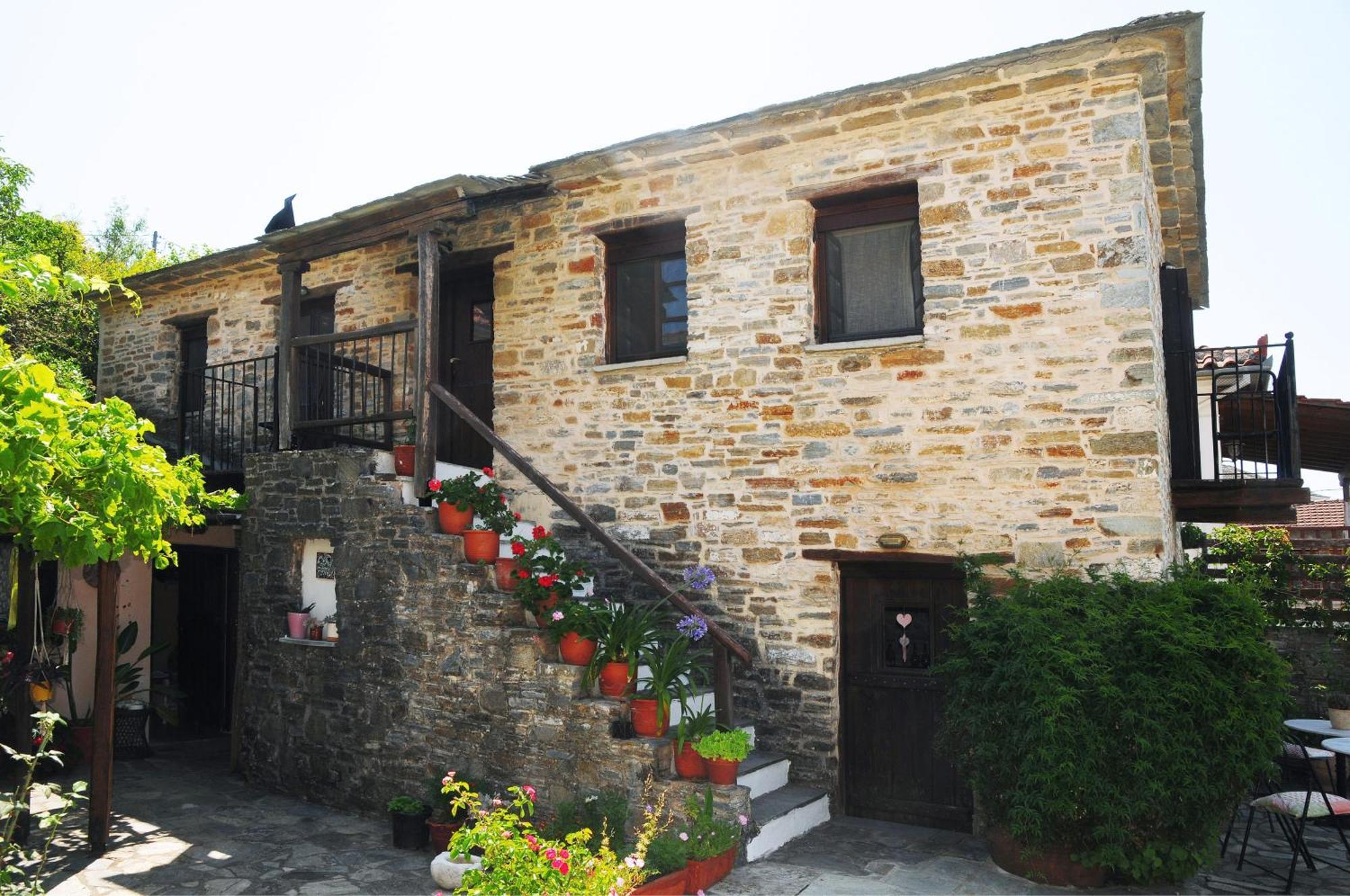 Archontiko Parisis Hotel Lafkos Exterior photo