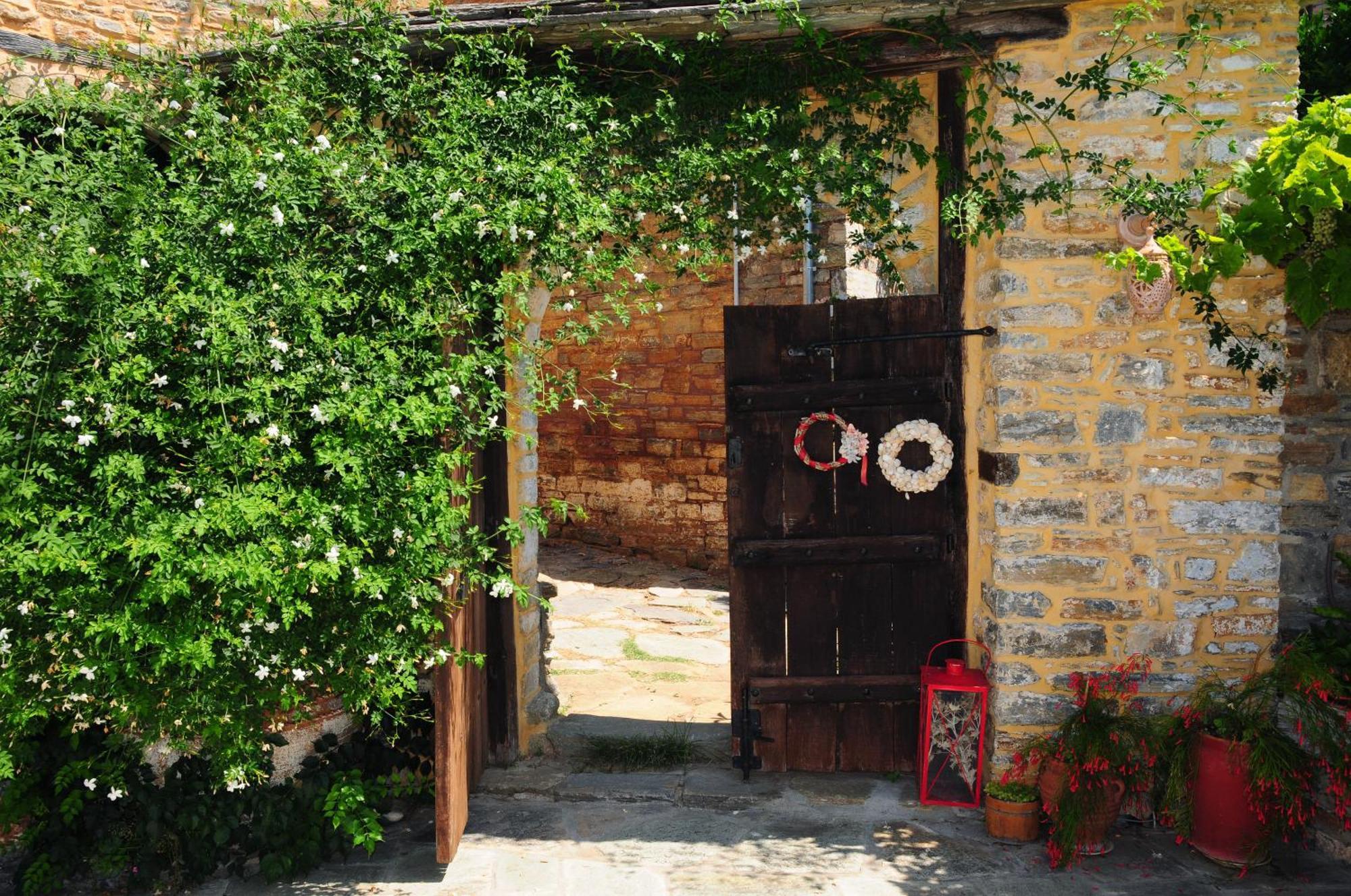 Archontiko Parisis Hotel Lafkos Exterior photo