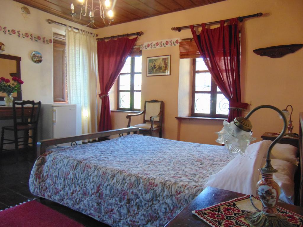 Archontiko Parisis Hotel Lafkos Exterior photo