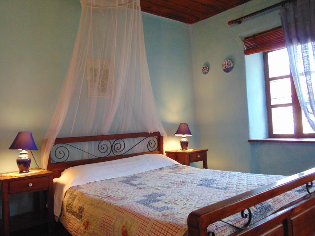 Archontiko Parisis Hotel Lafkos Exterior photo