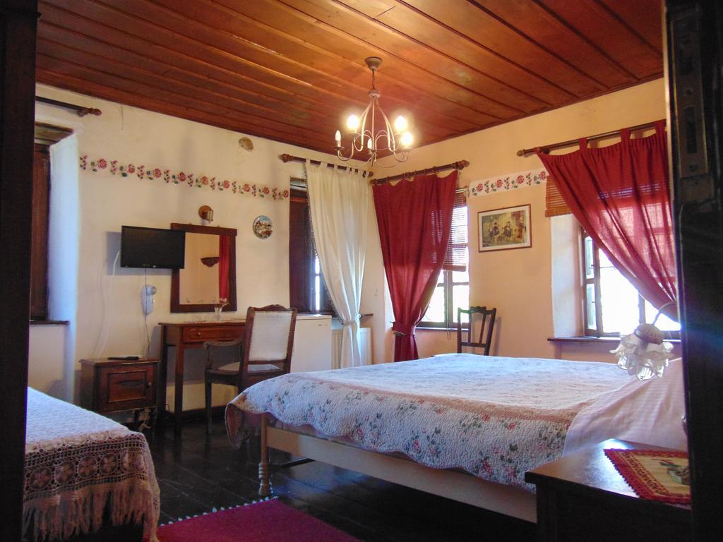Archontiko Parisis Hotel Lafkos Exterior photo